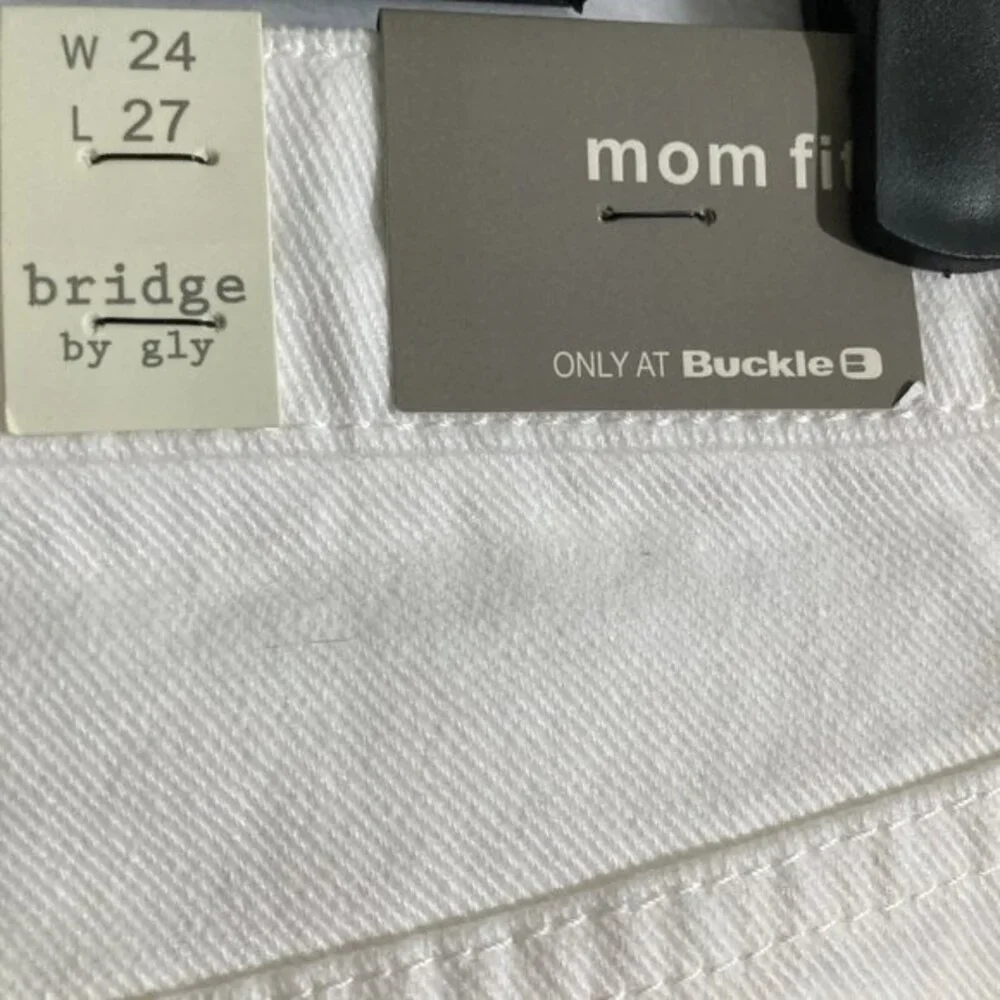 NWT Buckle Bridge by Gly Womens Jeans 24x27 Mom Fit White Denim Distressed Pants